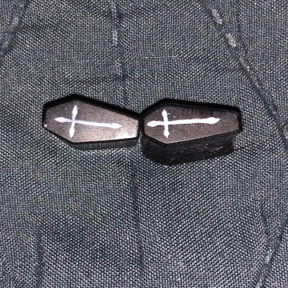 Jewelry - Arang Wood Coffin plug with cross. Used.